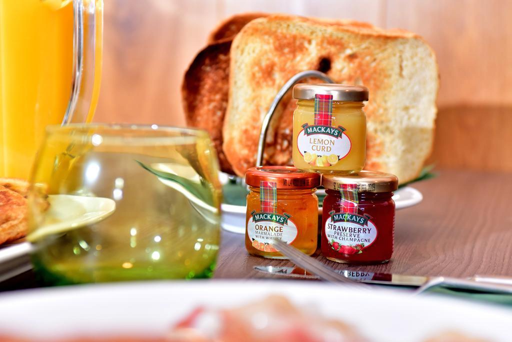 The Townhouse Aberfeldy - Rooms & Breakfast Extérieur photo